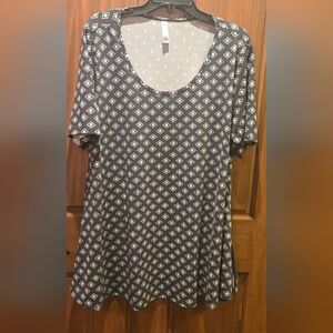 LuLaRoe Charcoal & Mint Patterned Top